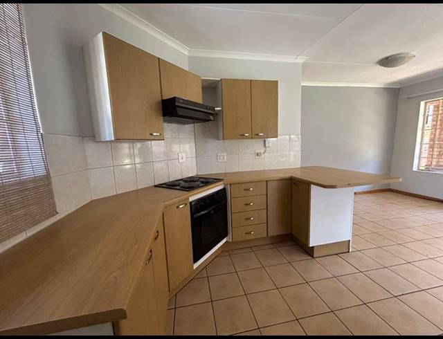 2 BEDROOM PROPERTY TO RENT IN DIE HOEWES